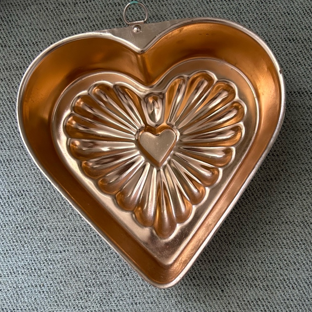 Vintage Copper Tone Heart Shaped Jello Baking Mold retro kitchen shelf decor - Picture 2 of 4